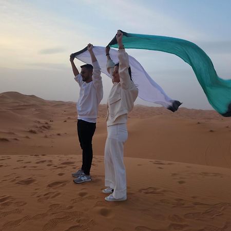 Riadsuerteloca Merzouga Hassilabied Экстерьер фото The flag of the United Arab Emirates