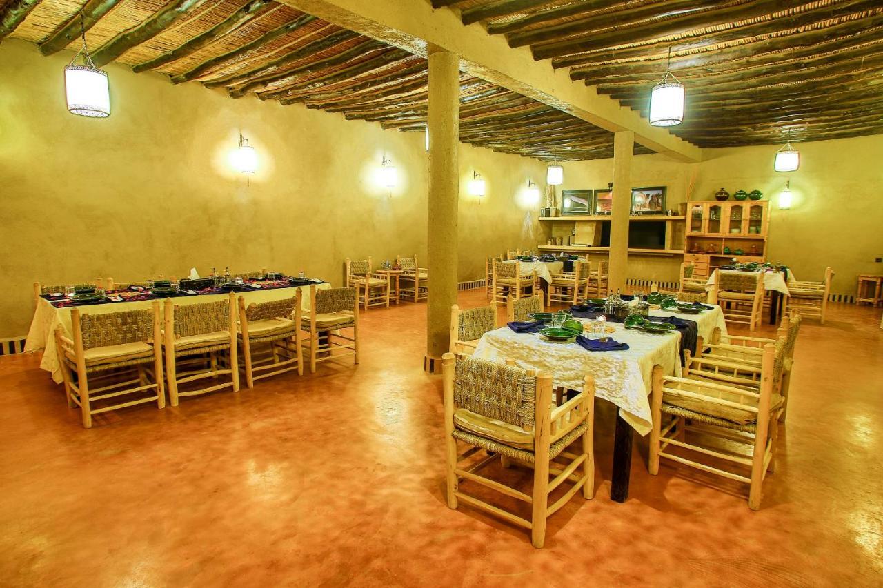 Riadsuerteloca Merzouga Hassilabied Экстерьер фото The dining room at the Al Maha Desert Resort