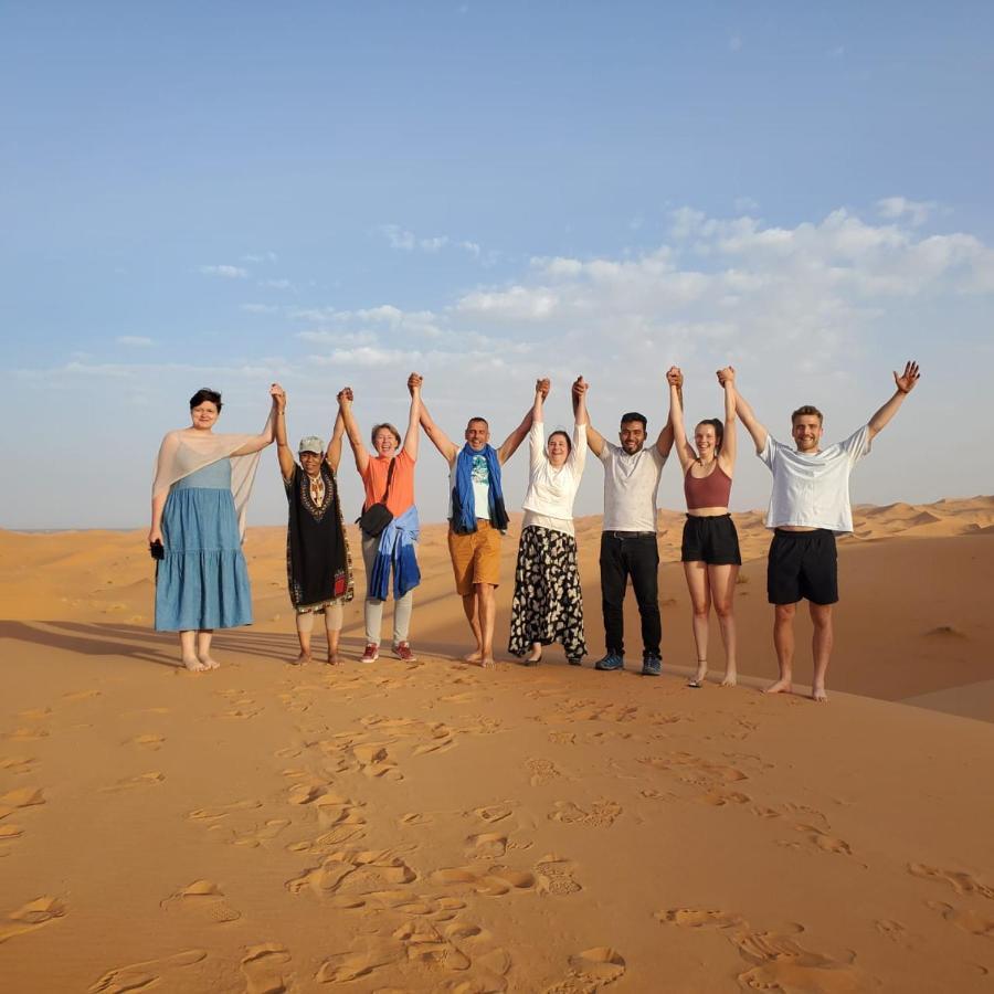 Riadsuerteloca Merzouga Hassilabied Экстерьер фото The cast of the film in the desert