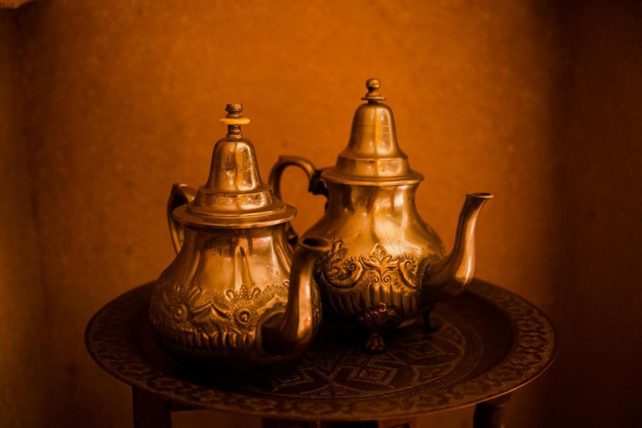 Riadsuerteloca Merzouga Hassilabied Экстерьер фото Teapots in Morocco