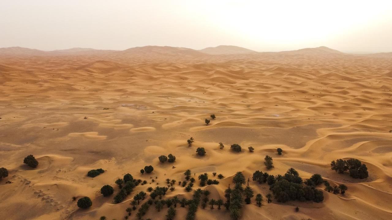 Riadsuerteloca Merzouga Hassilabied Экстерьер фото The Sahara Desert