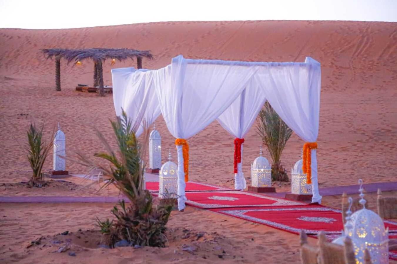 Riadsuerteloca Merzouga Hassilabied Экстерьер фото A tent in the desert