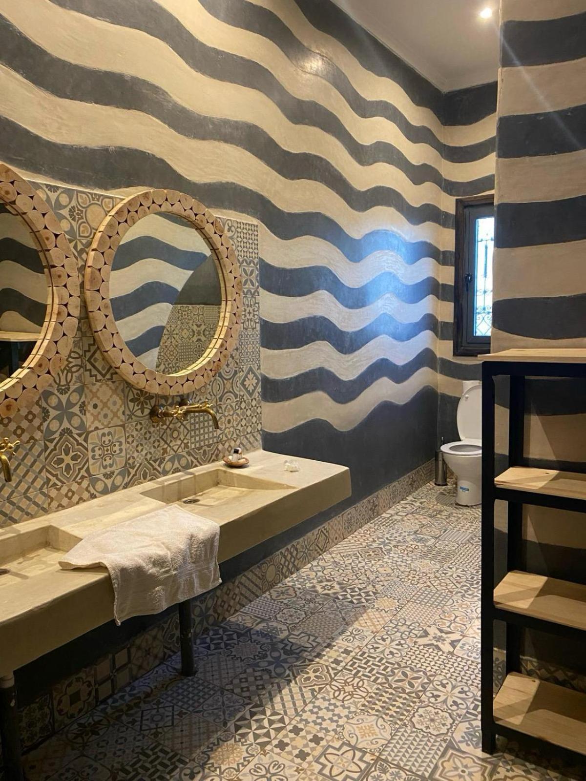 Riadsuerteloca Merzouga Hassilabied Экстерьер фото Bathroom